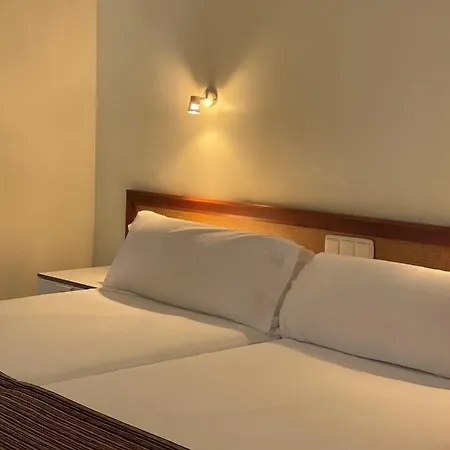 丽港公园2酒店 2* 阿德耶